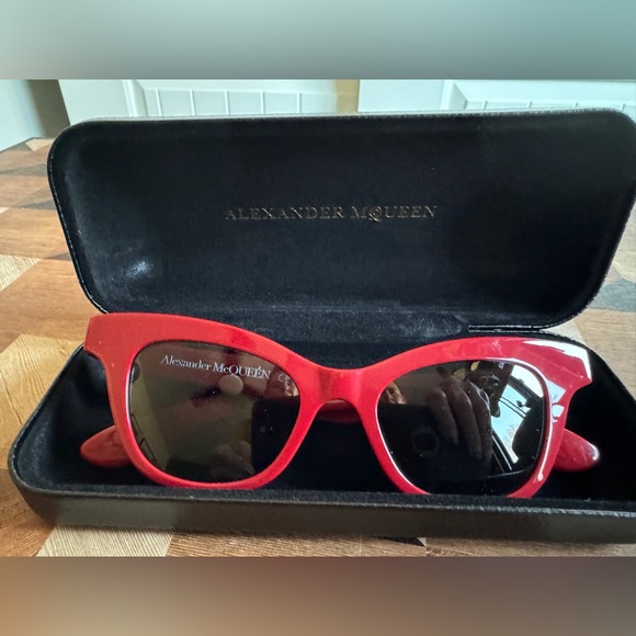 Alexander McQueen Red Cat Eye Sunglasses AM0391S - Picture 3 of 8